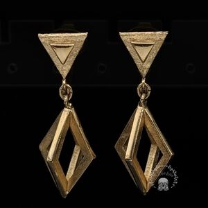 Vintage Crown TRIFARI Geometric Mod Dangle Clip Earrings in Brushed Gold Tone